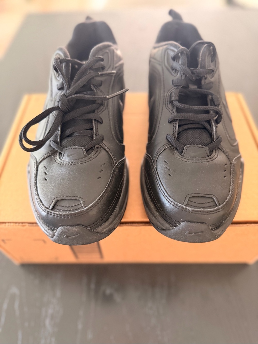 Nike MEN'S Air Monarch IV SIZE 6.5W, FITS WOMEN'S 8W 4E Triple Black